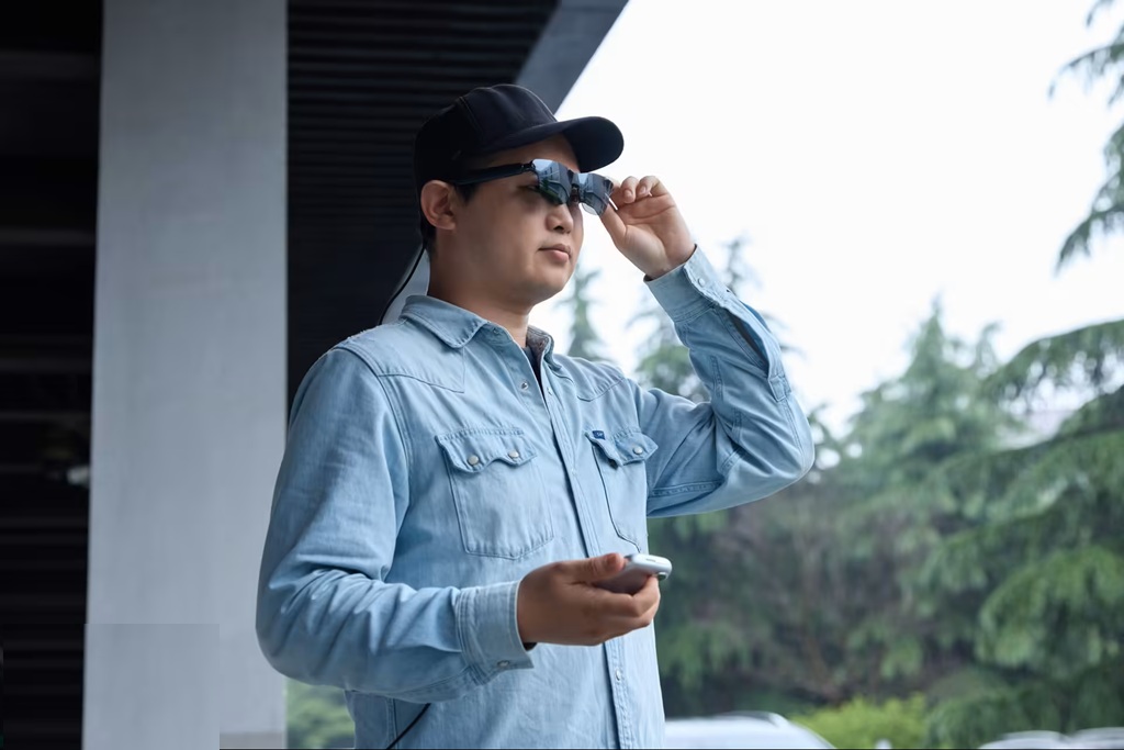 眼镜里的未来,还是手机里的革命?雷鸟GT Max/V4与ibbot手机的终极对决
